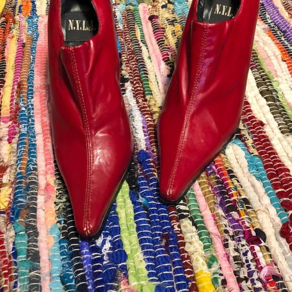 N.Y.L.A. Red heals. - Picture 6 of 7